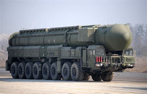 Россия произвела пуск межконтинентальной баллистической ракеты "Тополь ...