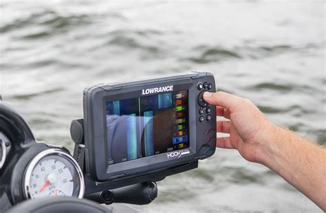 Snapklik.com : Lowrance HOOK Reveal 7 SplitShot - 7-inch Fish Finder