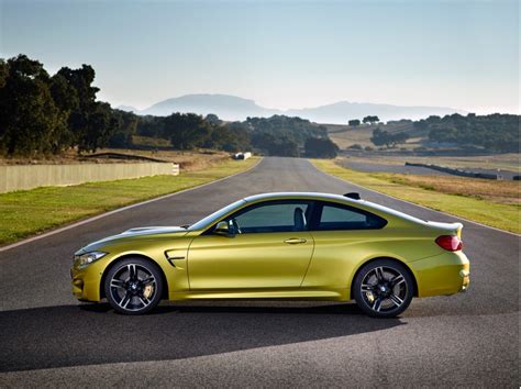 2015 BMW M4 Unleashed On Brands Hatch: Video