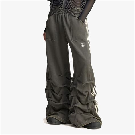 Adidas Originals | AVAVAV PLEATED TRACK PANTS { CARBON – Superkicks