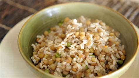 How to Cook Brown Rice and Lentils Together in a Rice Cooker