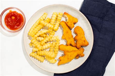 Meal Card: Dino Chicken Nuggets with Crinkle Cut Fries – Recette Magazine