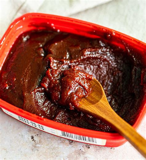 Gochugaru vs Gochujang, two popular Korean Ingredients - Six Hungry Feet