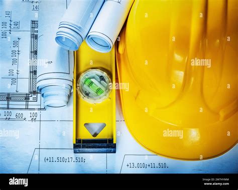 Hard hat construction level hi-res stock photography and images - Alamy