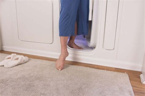 Safe Step Walk-In Tub Commercial 的图像结果