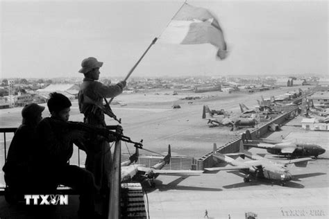 https://media.vietnamplus.vn/images/4d3f98495c18453544e369552c88b09c16b93a9fffae81e9cefe8e189358ddae1e11cd4aca98005f6393978560525fe87c2e720ada2a56e4e27d14742f023e10def80ac94972857563a6aca8f3df455b62b516b53d2452e0a1deeaa48e1a9456/ttxvn-giai-phong-mien-nam-tong-tien-cong-chien-dich-ho-chi-minh.jpg