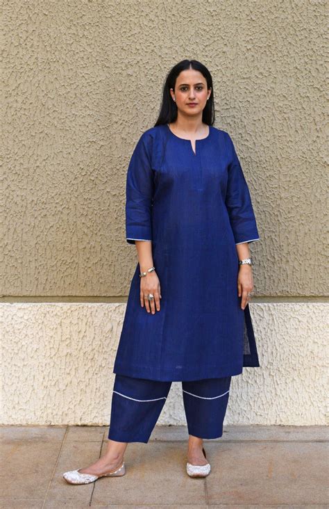 Midnight Blue Handwoven Jamdani Dupatta – House of Moxa