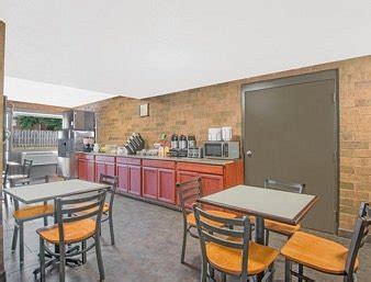 SKYLIGHT INN CLEVELEND (Willoughby, Ohio) - Motel Reviews, Photos, Rate ...