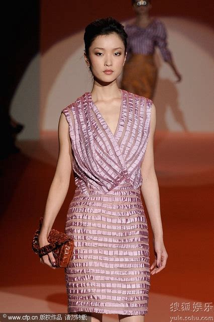 2009纽约时装周 中国名模杜鹃走秀展东方气质-搜狐娱乐