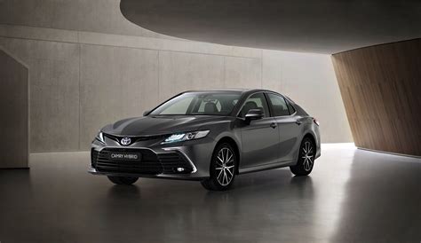 El Toyota Camry híbrido se actualiza de cara a 2021