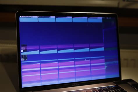 MacBook Pro 2017 15" - A1707 - display glitch - demaged Flexcable? : r/mac