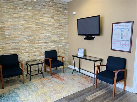 Waiting area at Bartlett dentist Smiles Dental Center | Dentagama