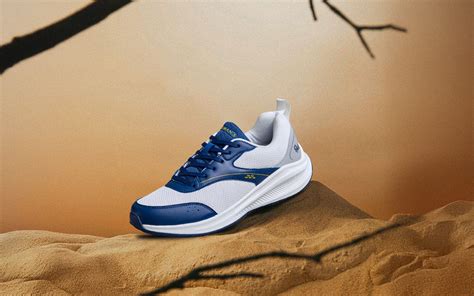 Off-Duty Buddies : White-Blue