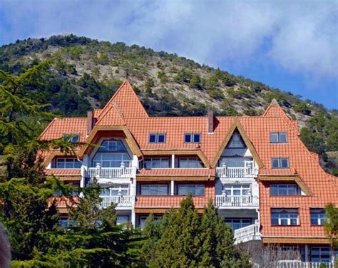 HOTEL GOSTINIY DVOR KNYAZ GOLITSYN (Novyi Svit) - Hotel Reviews ...