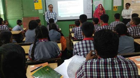 Like humans, female robots are taking classes of students - इंसानों की ...