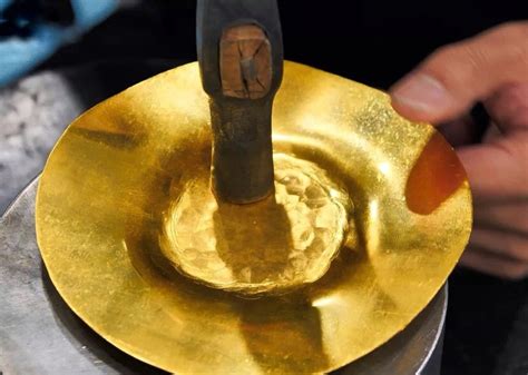 金条定制 黄金加工 与金银订制：浮雕和激光 铸造和冲压哪个好？