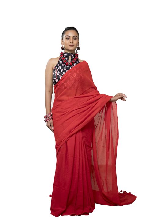 Buy RAA COUTURE Handloom Khadi Cotton Saree with Printed Halter Blouse ...
