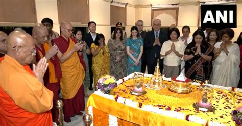 MoS Lekhi, envoys of Thailand, Sri Lanka, Panama offer prayers to ...