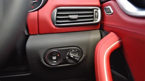 Maserati Lavante 2017 Diesel Std Interior Car Photos - Overdrive