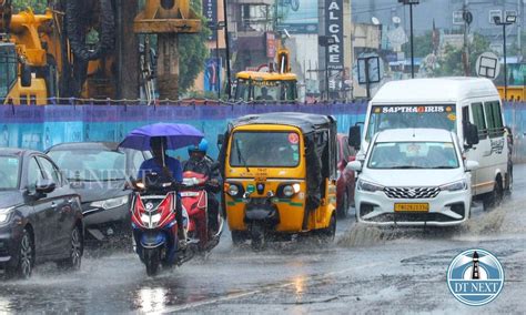 Heavy downpour throws life out of gear in Chennai