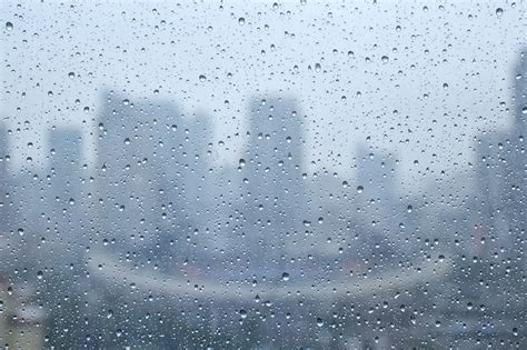 雨天城市背景图片素材-正版创意图片500288755-摄图网