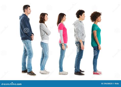 People Looking Standing 的图像结果