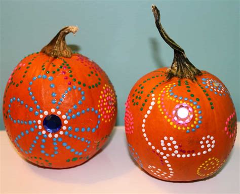 25 Easy Pumpkin Painting Ideas That Look Cute (2023 Edition)