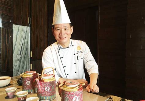 When Chef Shi Xilin Ate Five Vada Pavs In A Day