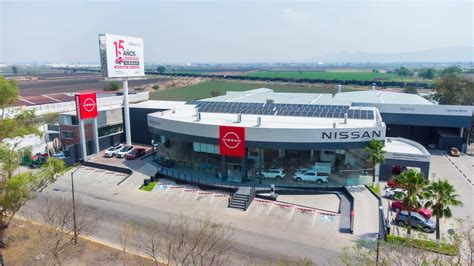 Inauguración de la nueva imagen de Nissan Vegusa Salamanca - Revista Maxwell