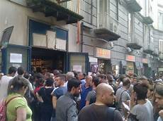 libreria alba napoli fallimento libreria guida in centinaia alla svendita dei libreria alba napoli fallimento libreria guida in centinaia alla svendita dei