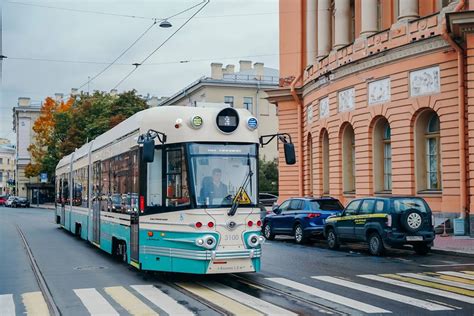 По центру Санкт-Петербурга теперь можно прокатиться на трамвае ...