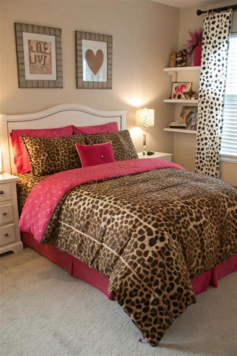 23+ Chic Leopard Print Bedroom Ideas