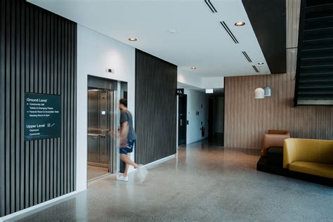 Max Amber Sportsfield 的图像结果