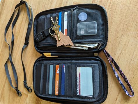 5 Best GPS Trackable Travel Wallets for Traveling Abroad