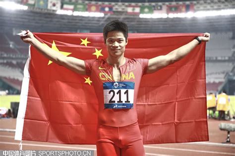 男子100米预赛：苏炳添10秒05小组第二成功晋级半决赛-直播吧zhibo8.cc
