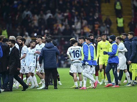 Sahayı terk eden Adana Demirspor ve Murat Sancak PFDK'ya gönderildi ...