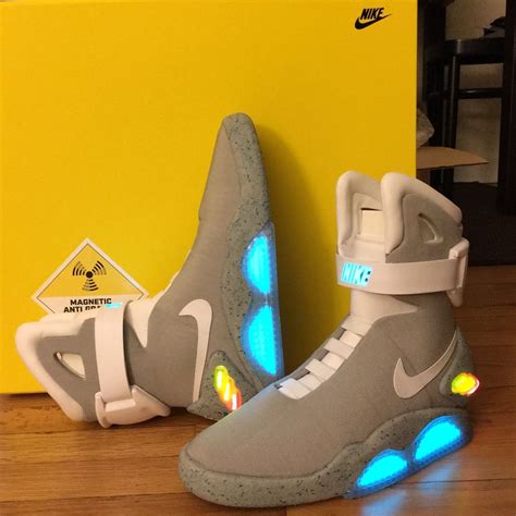 NIB 2011 Nike Air Mag Marty McFly Back to the Future II BTTF sneakers ...