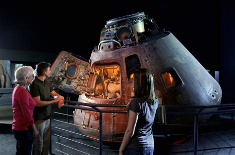 Apollo 17 Command Module 的图像结果