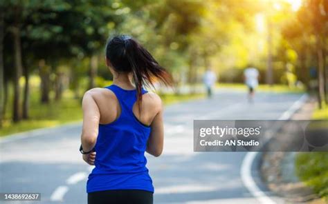 Running Woman Look Back Reference 的图像结果