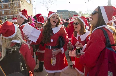 美国人的圣诞节正在变异 集会换装喝酒脱光_安徽频道_凤凰网