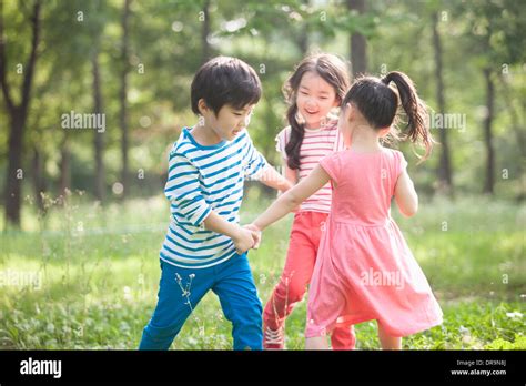 Child Playing 的图像结果