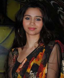 Salma Agha's daughter sings for 'Aurangzeb' | TopNews