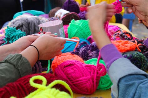 Hilo y Aguja Para Unir El Barrio – New York City News Service