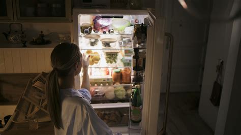 Waking up hungry: why your stomach rumbles during the night