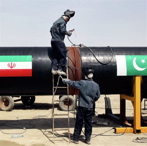 Pakistan, Iran to Proceed With Pipeline Despite American Threats