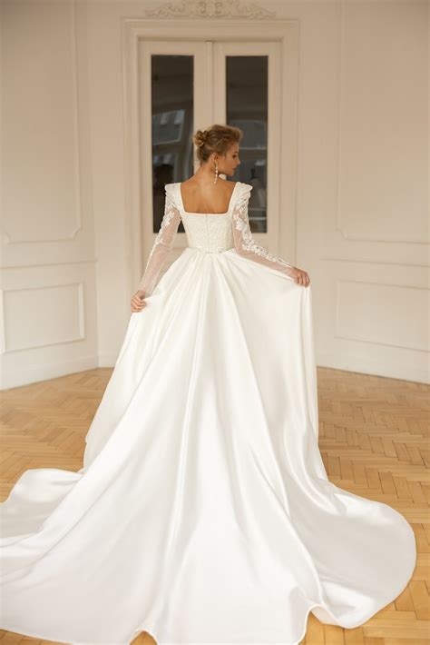 Straight wedding dress «Aspen» with detachable overskirt | WONA Bridal