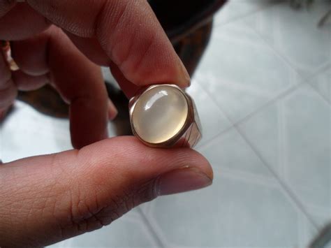 manfaat batu anggur putih