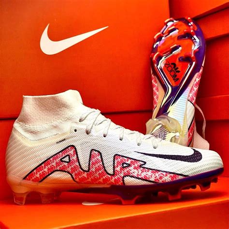 ปักพินโดย Tanzeena Cruz ใน soccer⚽️ | รองเท้าบอล, กีฬา