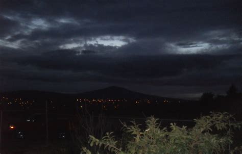 La Piedad. El Cerro Grande, de noche, en toma desde un sitio al Norte ...