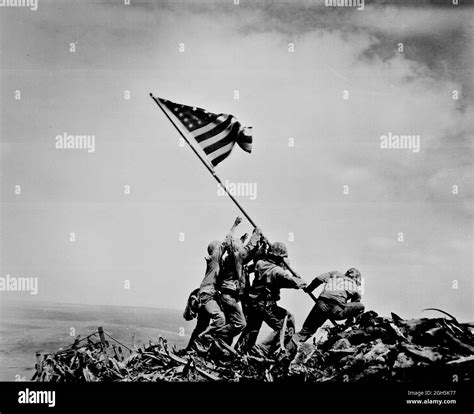 Large Picture Of Soldiers Raising Flag Iwo Jima Flag Raising Black And